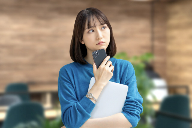 悩む女性